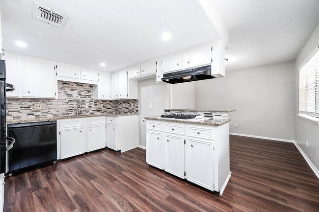 Building Photo - 1922 Arcadia Dr