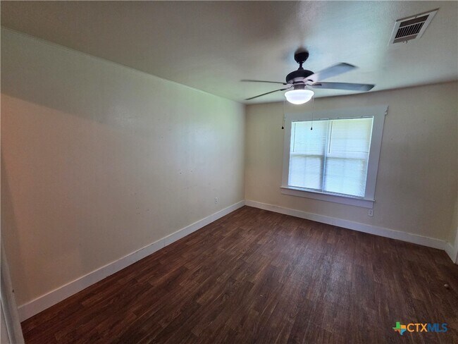 Building Photo - 5902 TX-36
