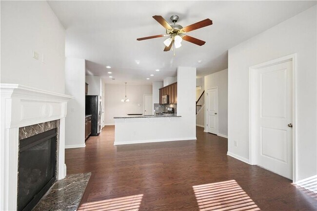 Building Photo - 5090 Breezewood Cir