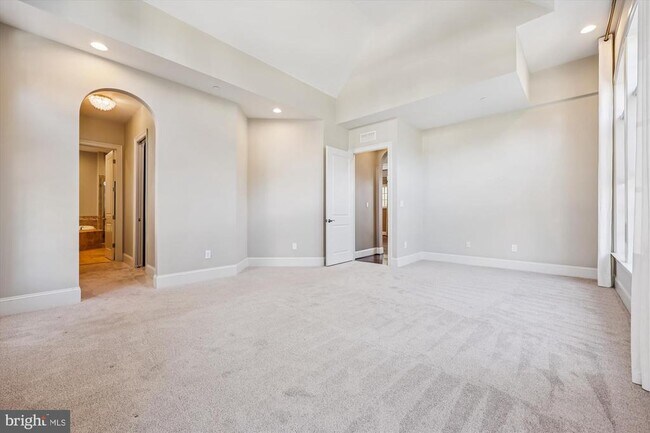 Building Photo - 448 Salk Cir