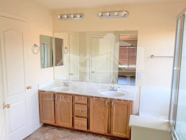 Building Photo - 144 S 108th Dr
