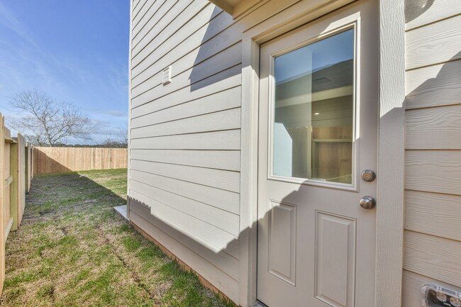 Building Photo - Immaculate 4 bedroom home in Becker Fields!