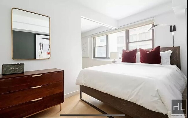 Building Photo - 222 E 39th St