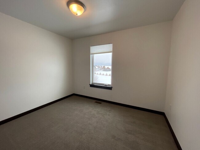 Building Photo - 827 Rookery Ln