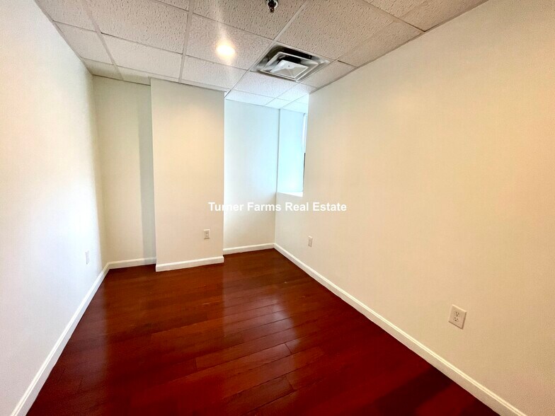 Building Photo - 72 Kneeland St