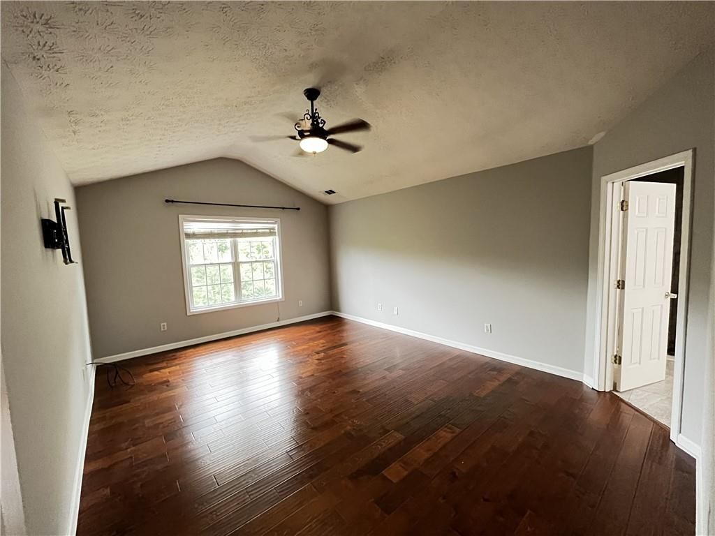 Building Photo - 2258 St Albans Pl