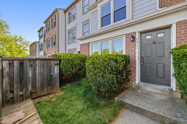 Building Photo - 7511 Belle Grae Dr