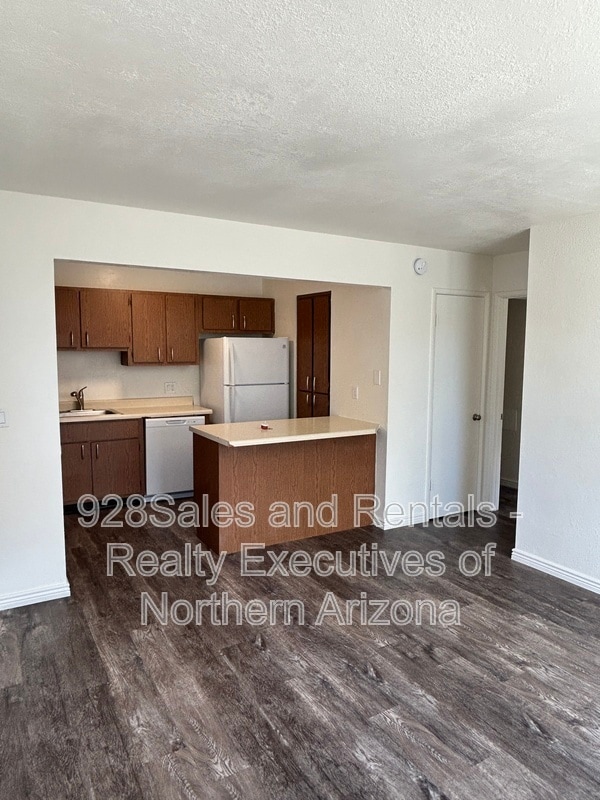 Building Photo - 1200 S Riordan Ranch St
