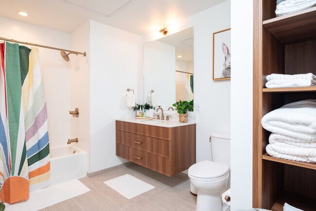 Building Photo - 212 Stuart St