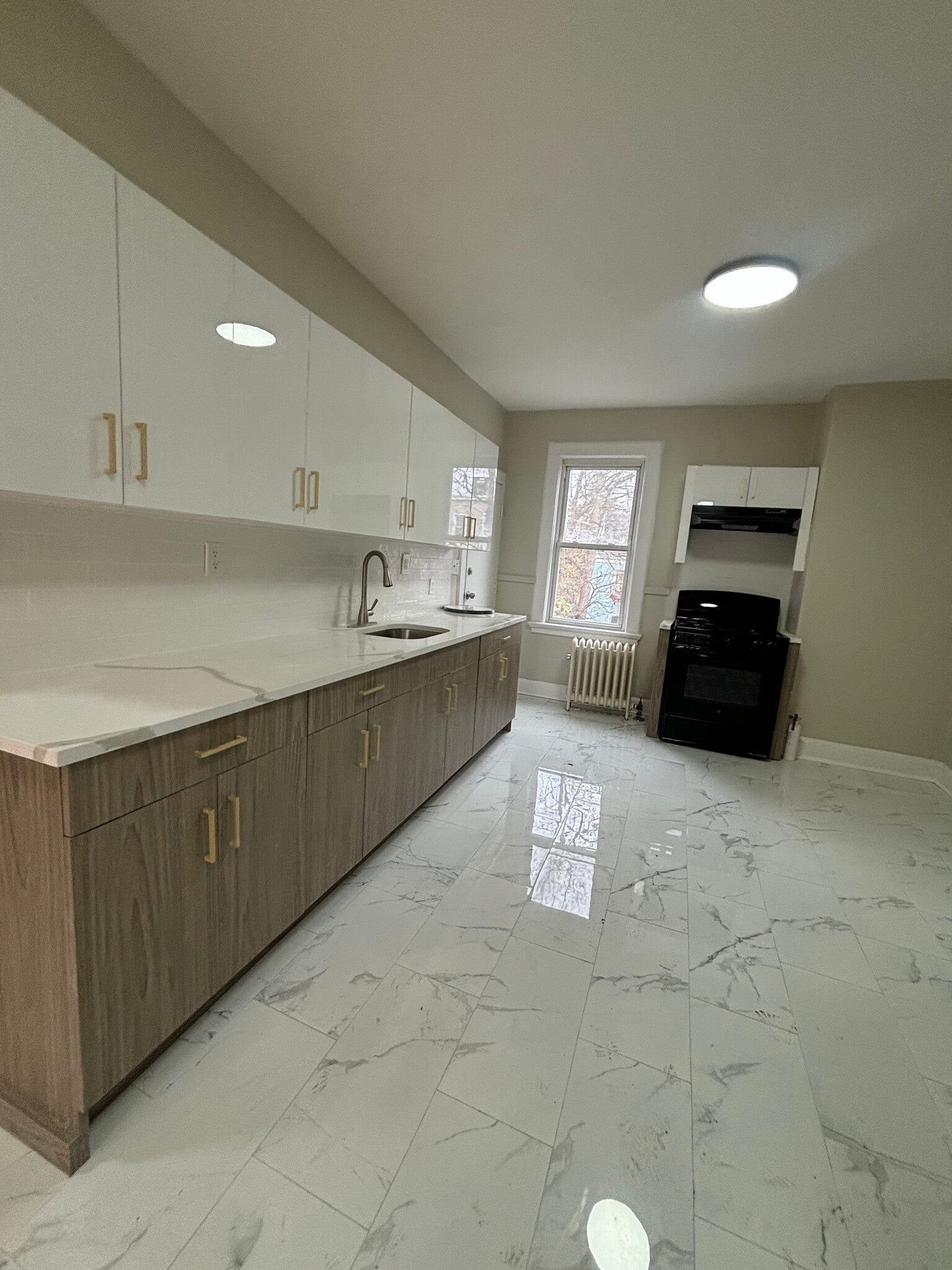 262 Ellis Ave 1 - 263 Ellis Ave