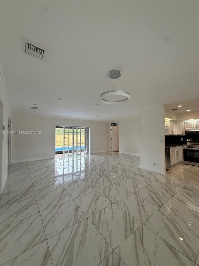 Building Photo - 19253 Carolina Cir