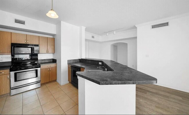 Building Photo - 9172 Collins Ave