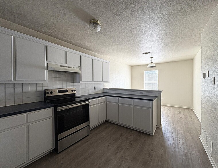 Building Photo - 3402 Cantabrian Dr