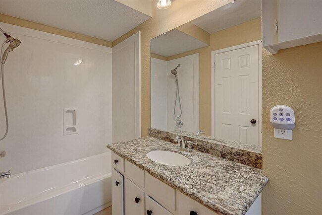 Building Photo - 5107 Trail Lake Dr