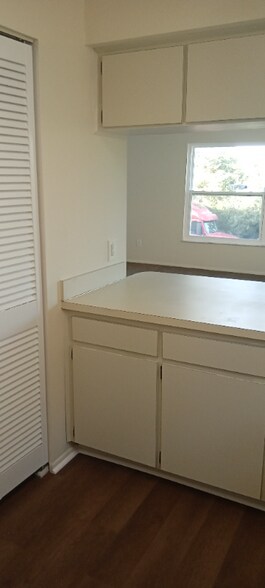 Building Photo - 2015 McMullen Ave