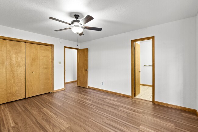 Building Photo - 103 E Miller Ct