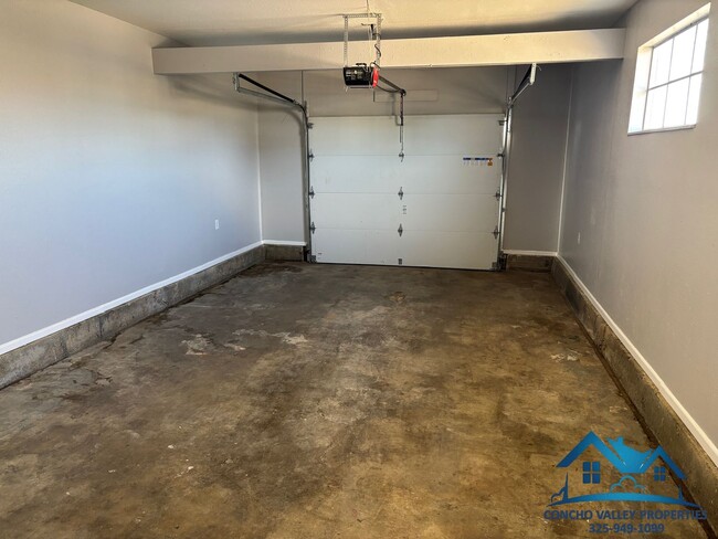 Building Photo - For Rent - 3 Bed/ 1.5 Bath near Fannin Elementary