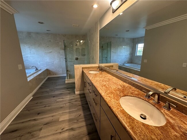 Building Photo - 324 Avenida Esplendor