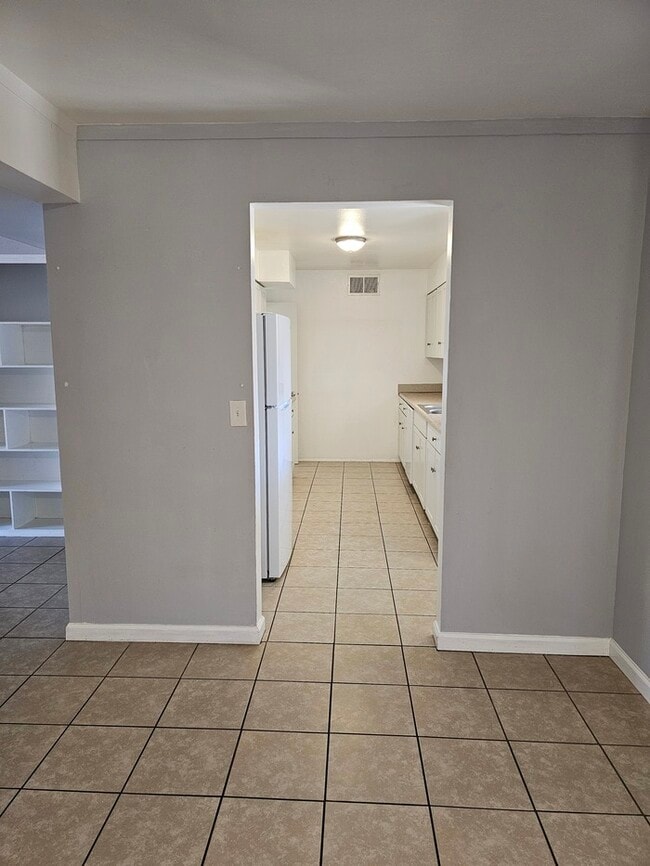 Building Photo - 739 W Padre Kino Dr