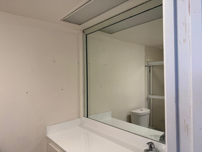 Building Photo - 3510 Oaks Way