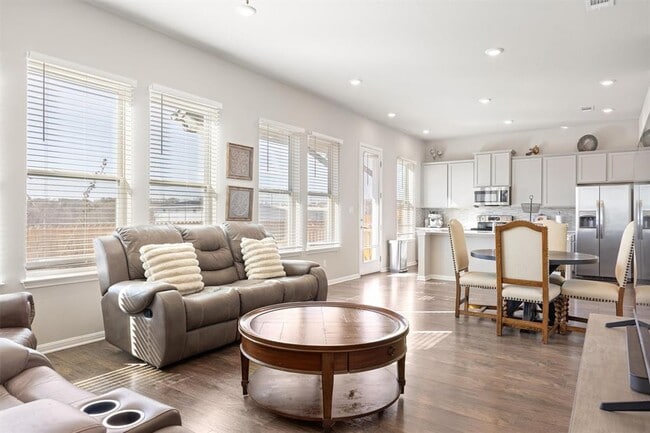 Building Photo - 1020 Vista View Dr