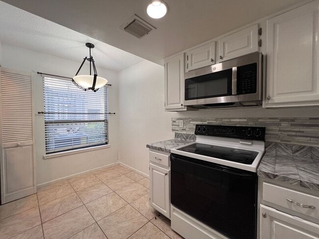 Building Photo - 5409 Pine Creek Dr