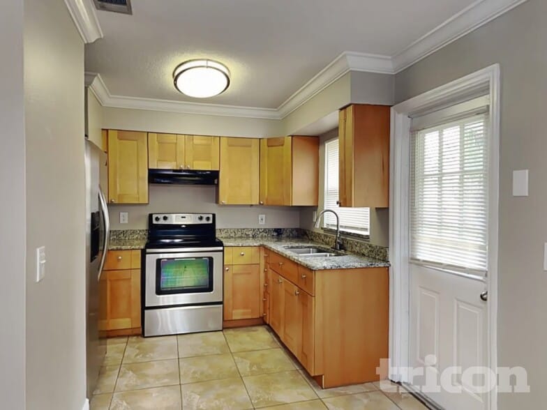 Building Photo - 563 Robin Hill Cir