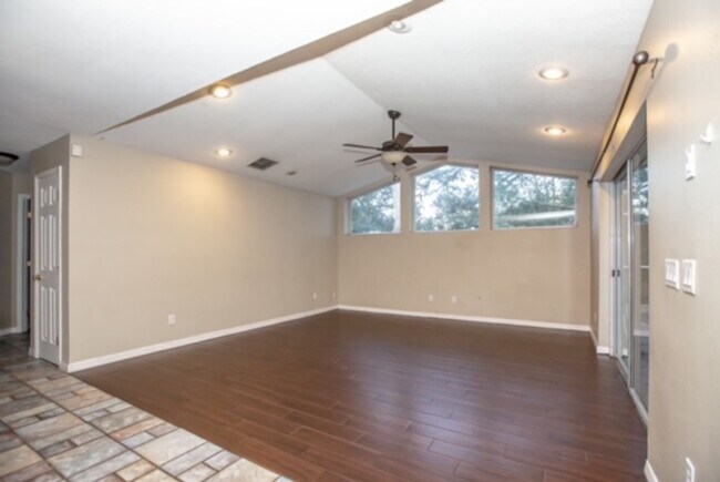Building Photo - FOR RENT!!! STUNNING AND SPACIOUS 5 BEDROOM SINGLE FAMILY HOME...