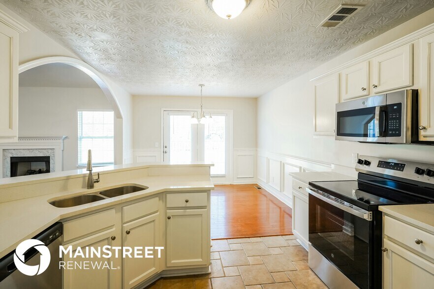 Building Photo - 145 Summerlin Dr