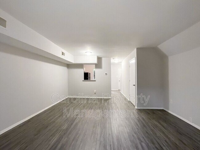 Building Photo - 951 Hollywood St