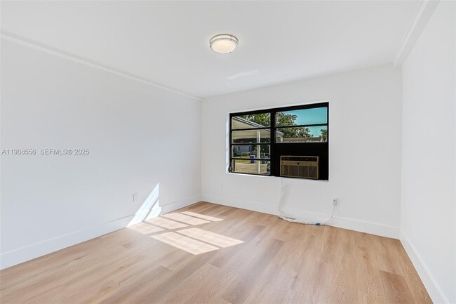 Building Photo - 1610 NW 33rd Ave