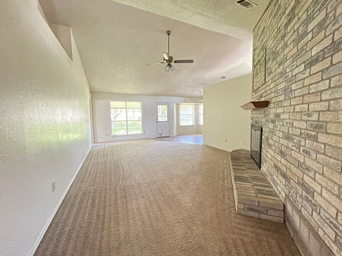Building Photo - 4714 Mesa Dr