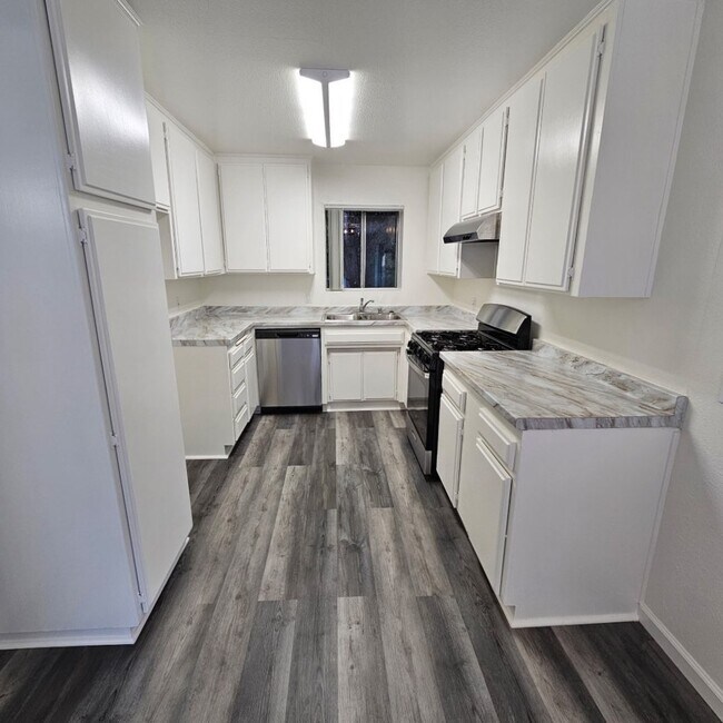 Building Photo - 10770 Palms Blvd