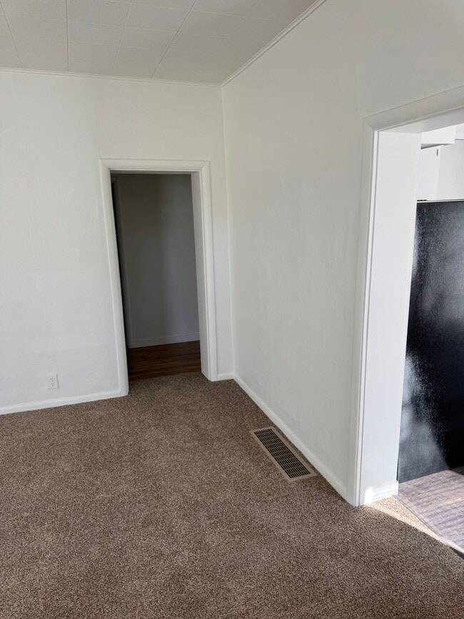 Building Photo - Charming older home