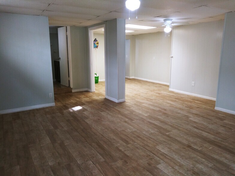 Building Photo - 7107 Arlet Dr