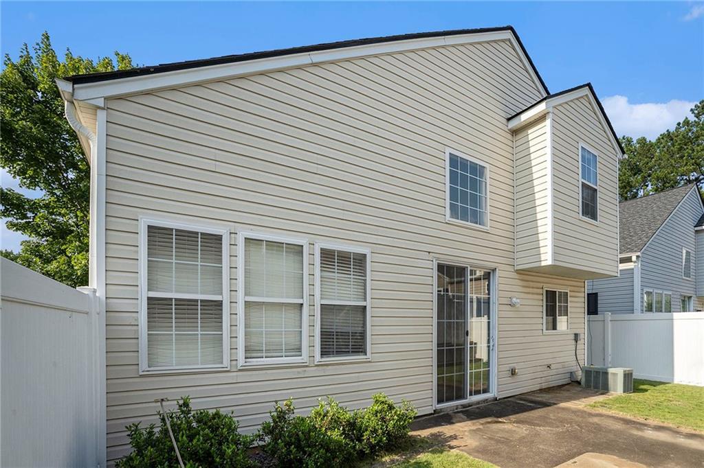 Building Photo - 139 W Oaks Pl