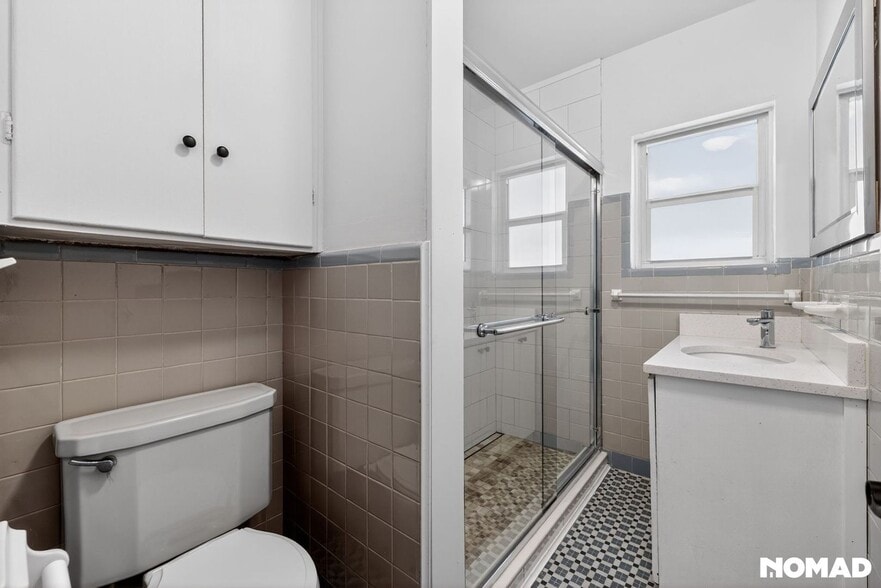 Building Photo - 601 NE 35th St