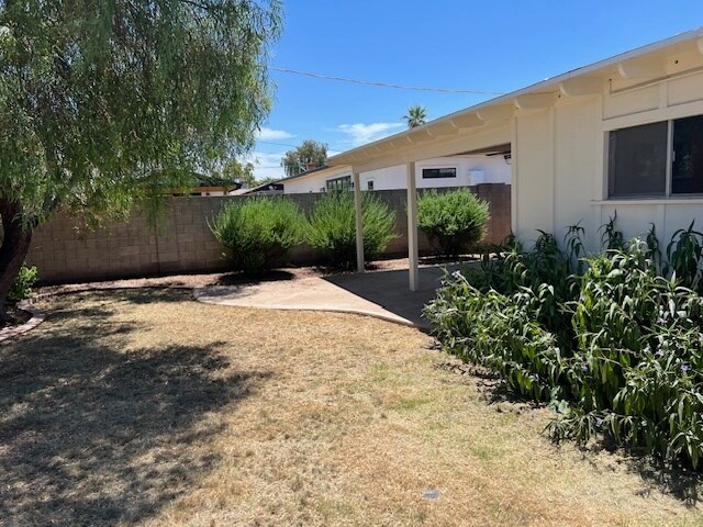 Building Photo - 8608 E Highland Ave