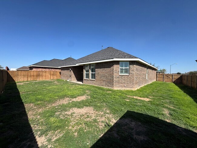 Building Photo - 7201 Donatello St
