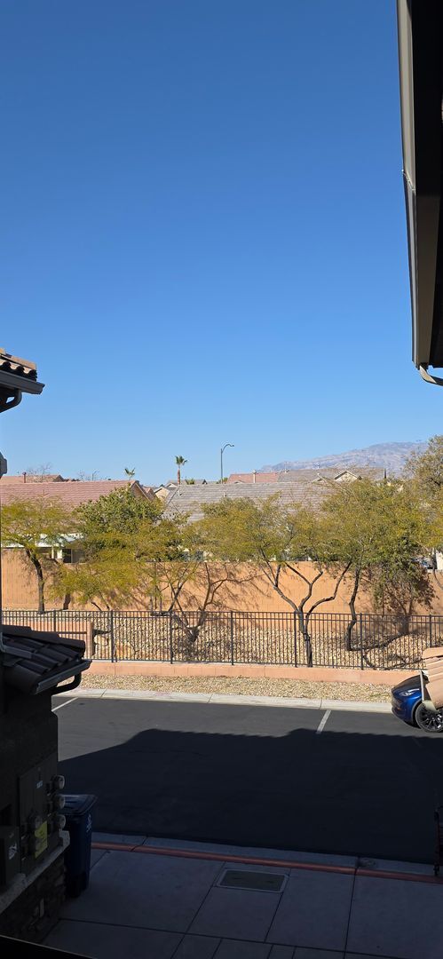 Building Photo - Sky Pointe Dr