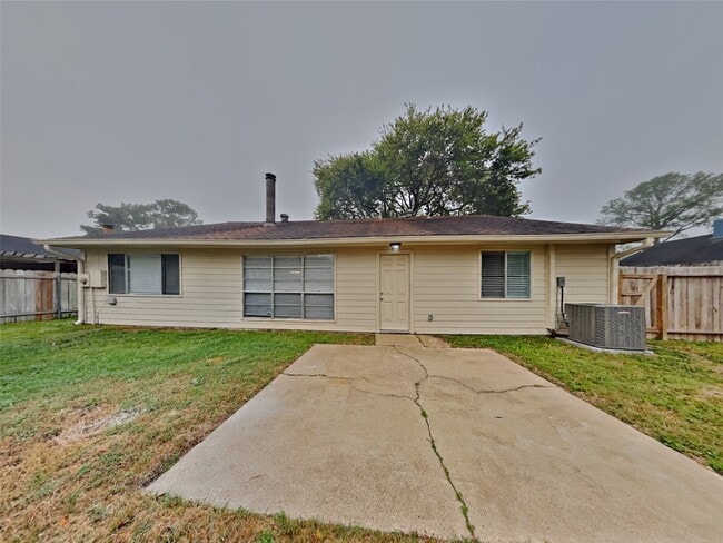 Building Photo - 3238 Lindenfield Dr