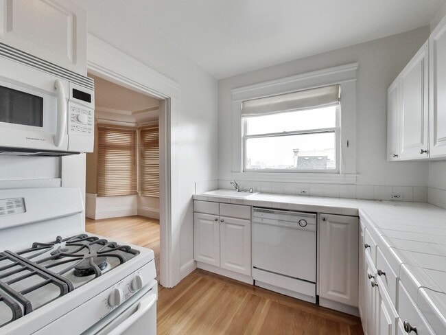 Building Photo - 2107 Pierce St