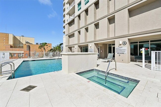 Building Photo - 1771 Ringling Blvd