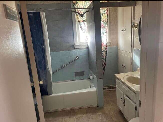 Building Photo - 756 3rd St