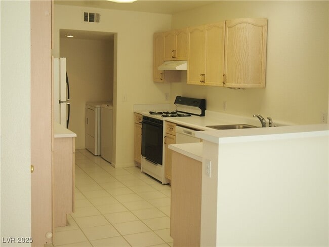 Building Photo - 7724 Bauble Ave