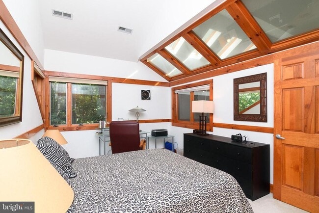 Building Photo - 23615 Quail Hollow Cir