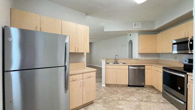 Building Photo - 170 SW Peacock Boulevard 36-104 Port Saint...