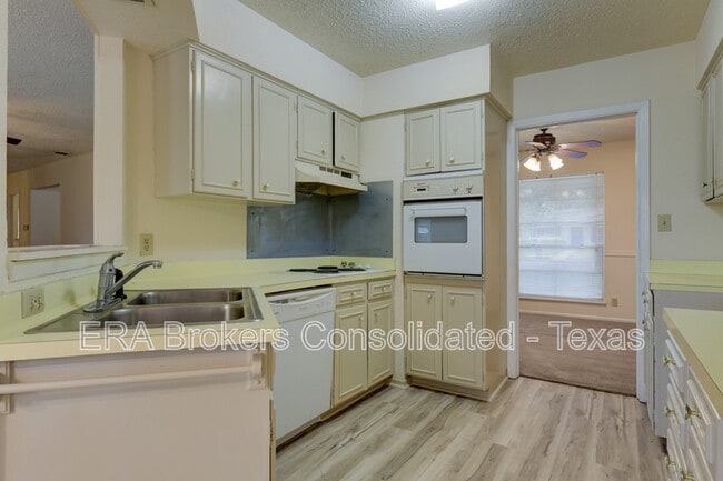 Building Photo - 641 Richfield Dr