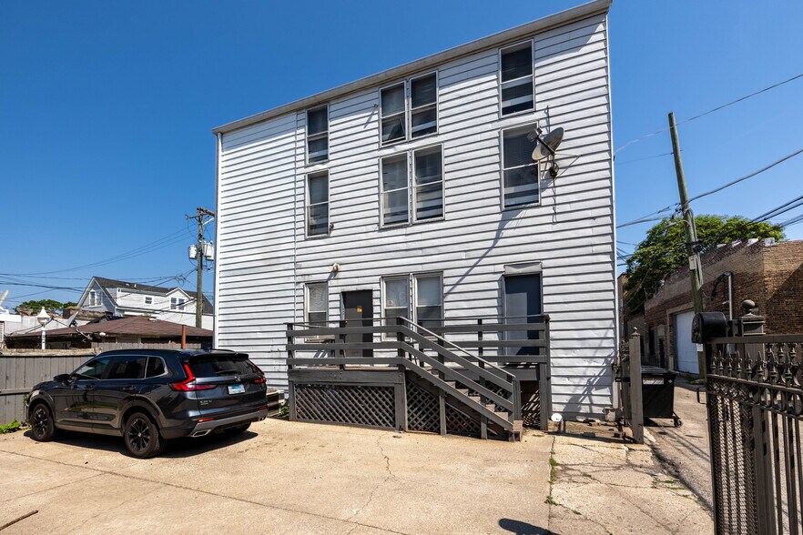 Building Photo - 3614 W George St