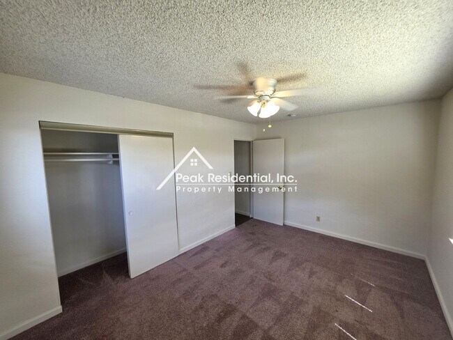Building Photo - A Charming 3bd/1ba Fruitridge Manor Area Home with Garage